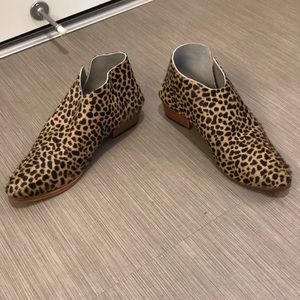 Sevilla Smith leopard booties 40